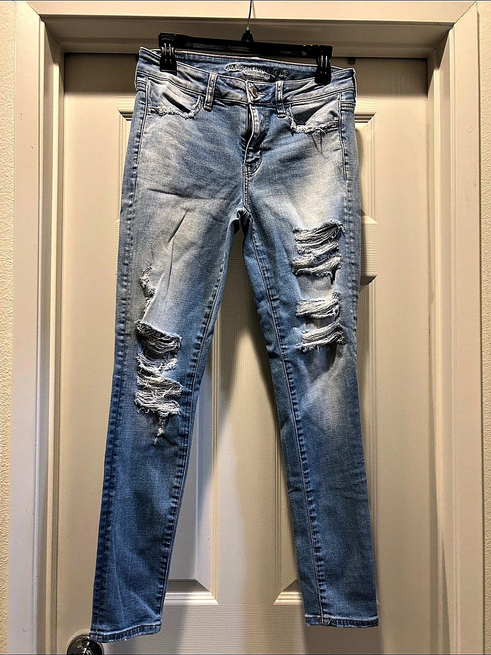 American Eagle Distressed Skinny Jeans in Blue